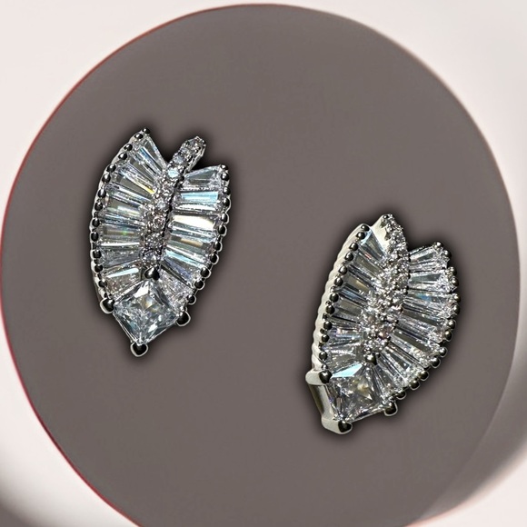 NEW Luxury Silver & White Cubic Zirconia Baguette Large Palm Leaf Stud Earrings - Picture 4 of 13
